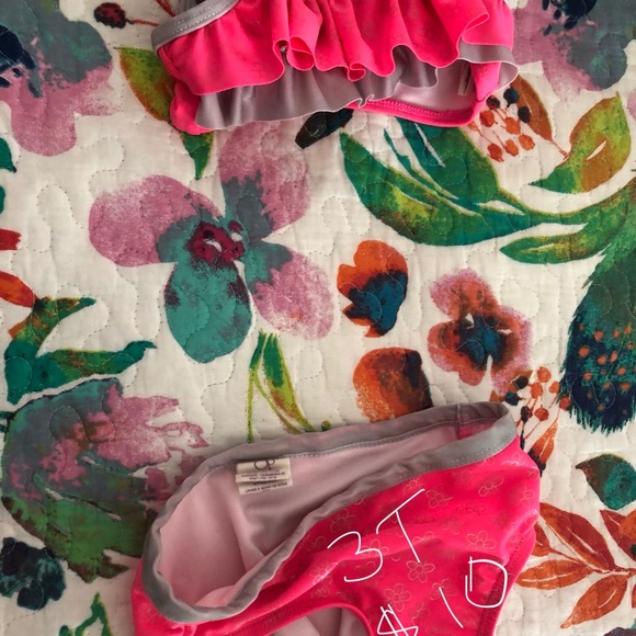 Bathing suits - Picture 2 of 4